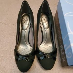Lifestride Black Heels - women's size 9W
